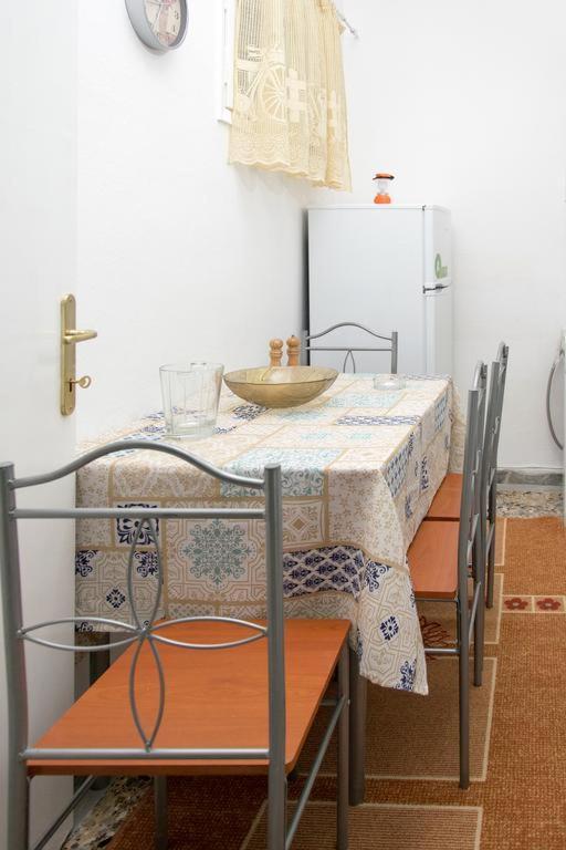 Anais Apartment Néa Péramos 外观 照片