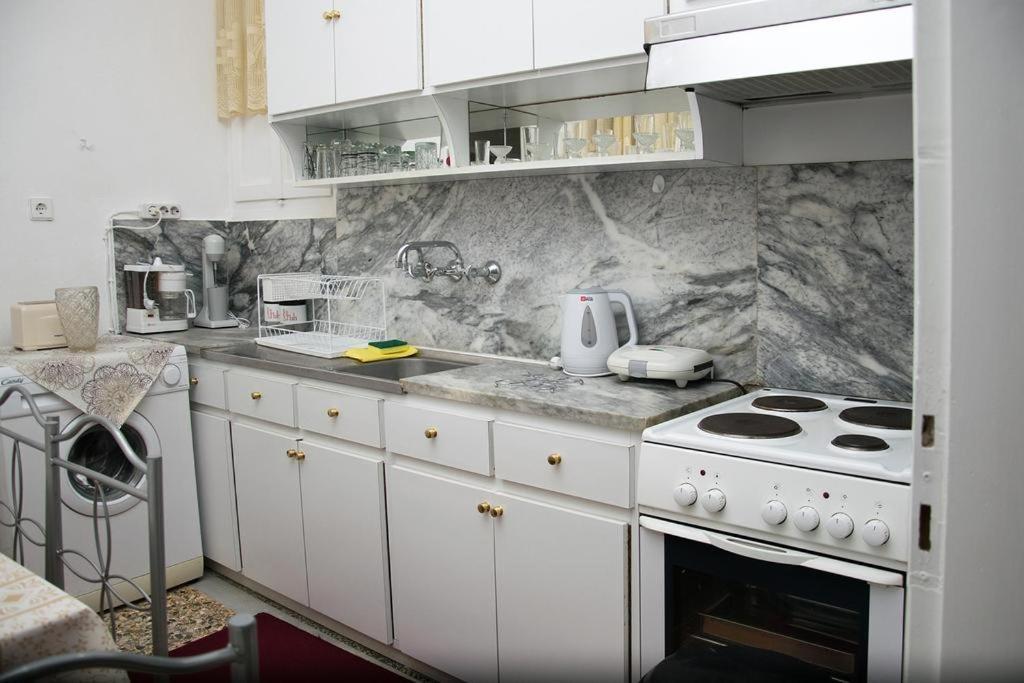 Anais Apartment Néa Péramos 外观 照片