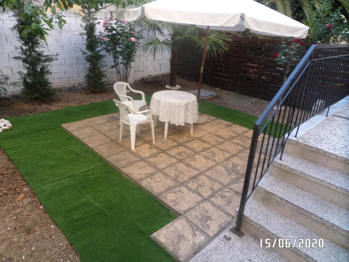 Anais Apartment Néa Péramos 外观 照片